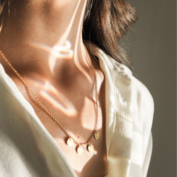 گوشواره طلا میخی طرح‌ گل‌حلقه ای